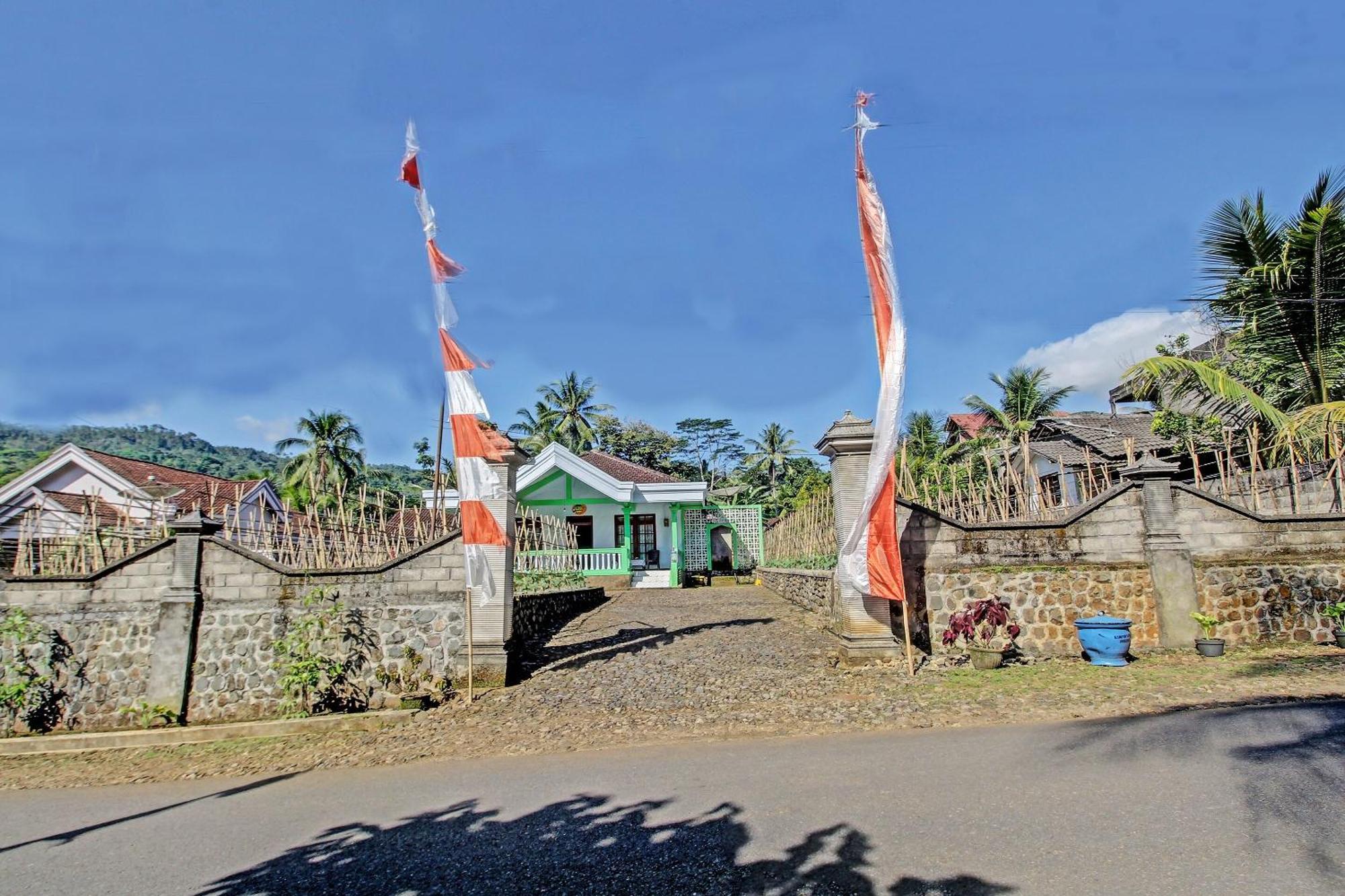 Spot On 91214 Desa Wisata Pandean Hotel Trenggalek Exterior foto